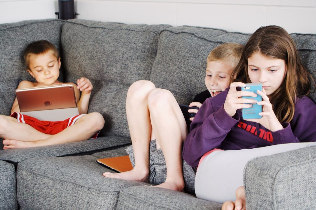 Mindful Parenting in the Digital Age: Nurturing Healthy Tech Habits for Children