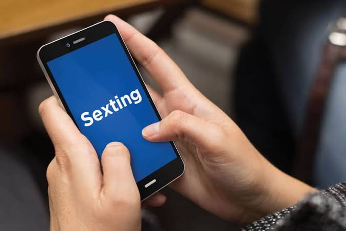 The Art of Sexting in the Digital Era: Tech Tips for Erotic Messaging